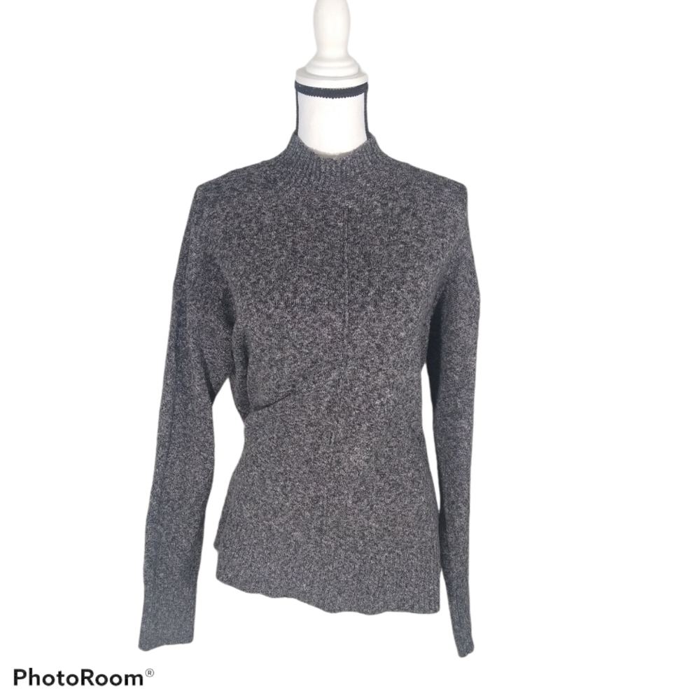 ❤️Tahari long sleeve side slit sweater small